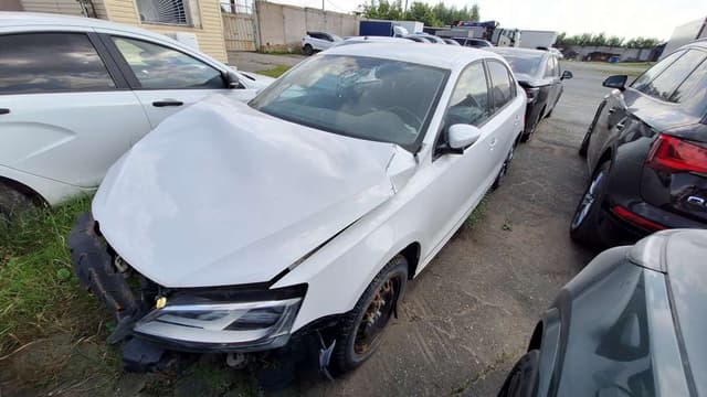 Volkswagen Jetta - 1