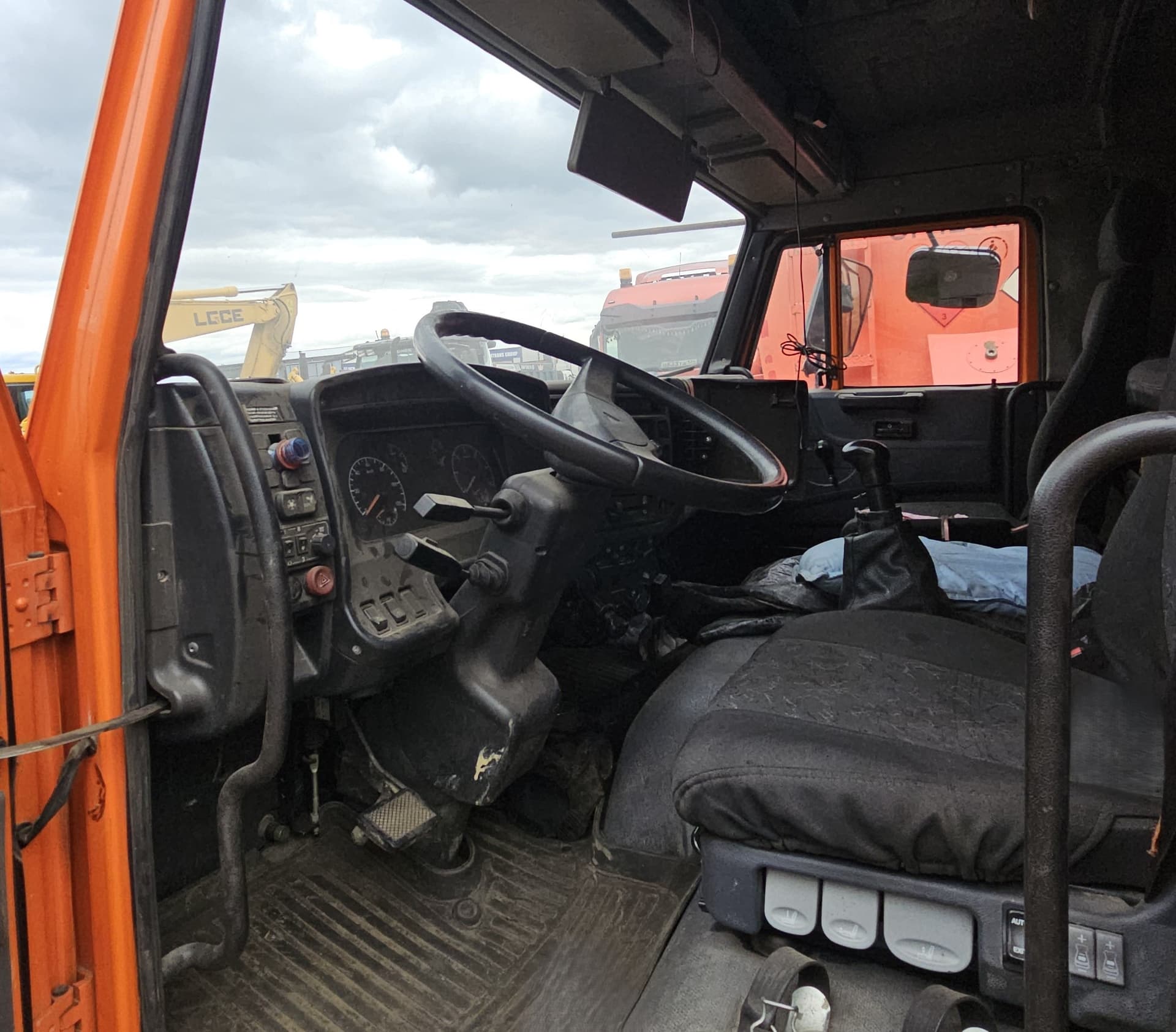 Уралспецтранс 5453* на шасси КамАЗ 6522 6x6 Автоцистерна нефтепромысловая - 5