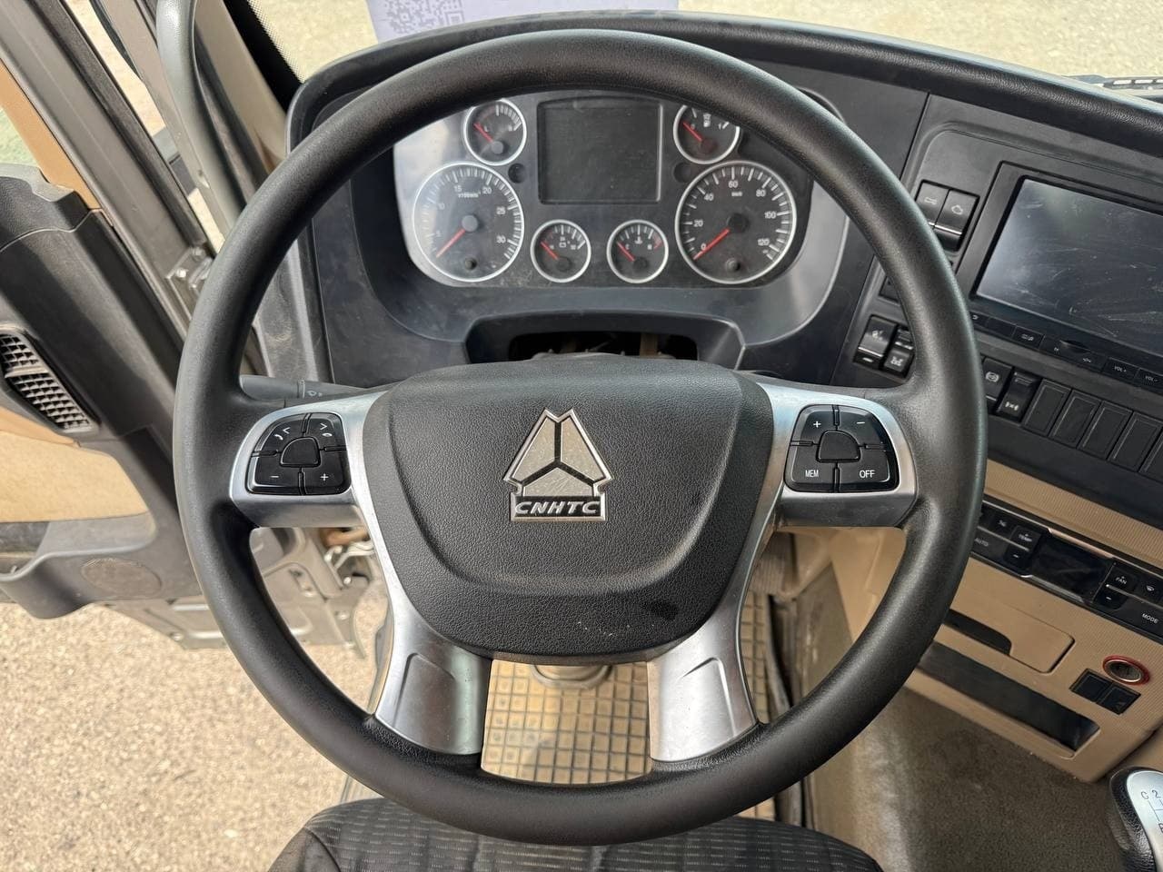 Howo T5G 4x2 Бортовой с КМУ - 5