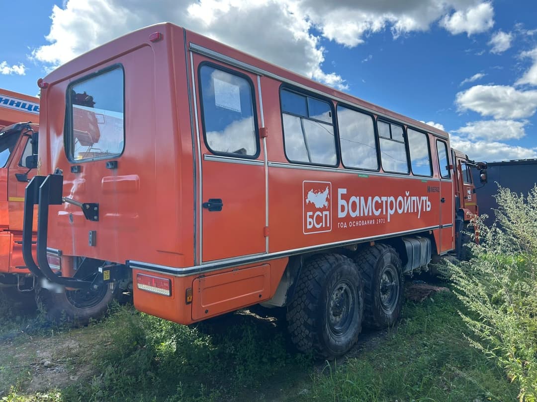 Нефаз 4208* на шасси КамАЗ 43118 6x6 Вахтовый автобус - 3