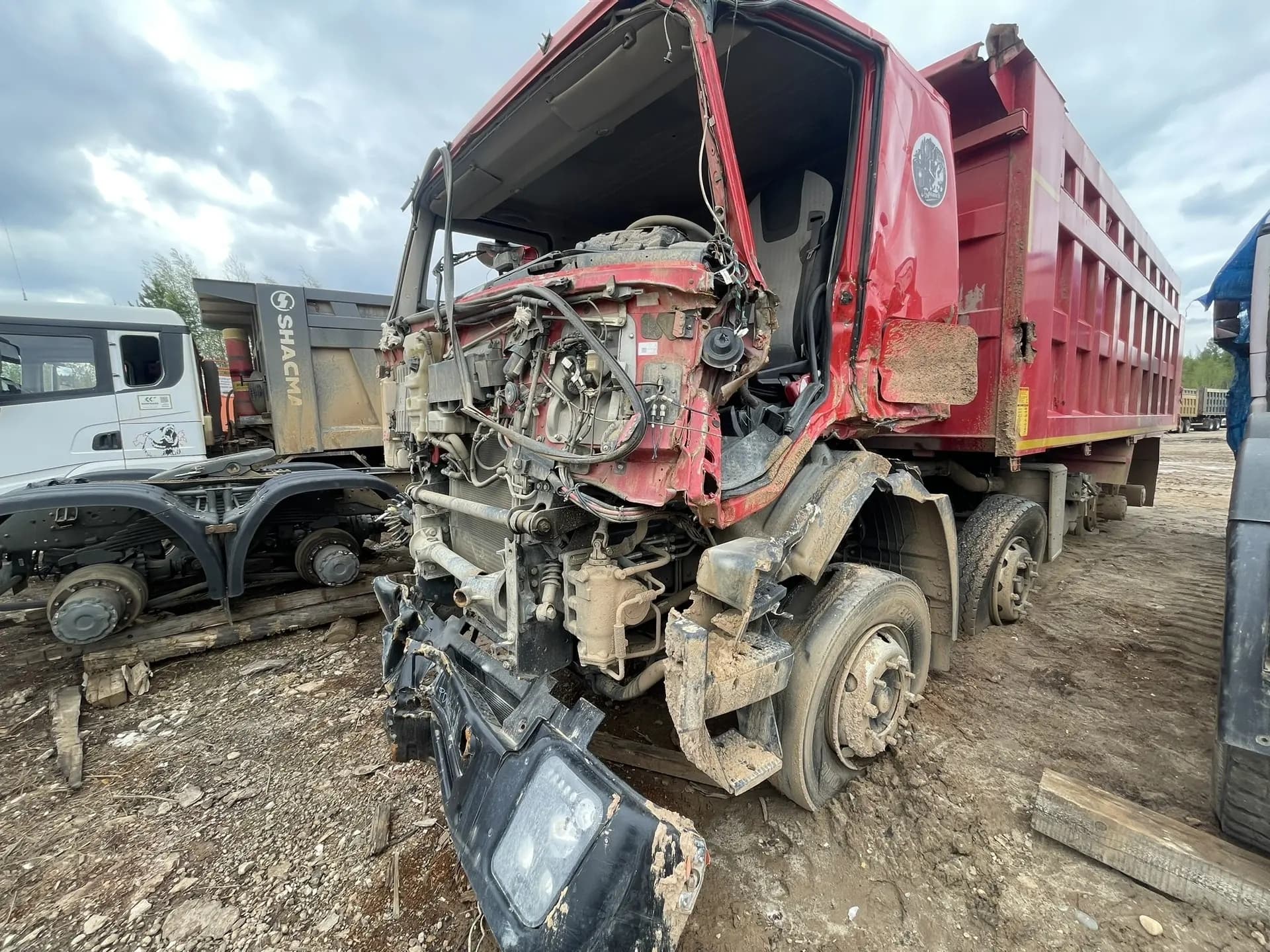 Hongyan CQ* 8x4 Самосвал - 1