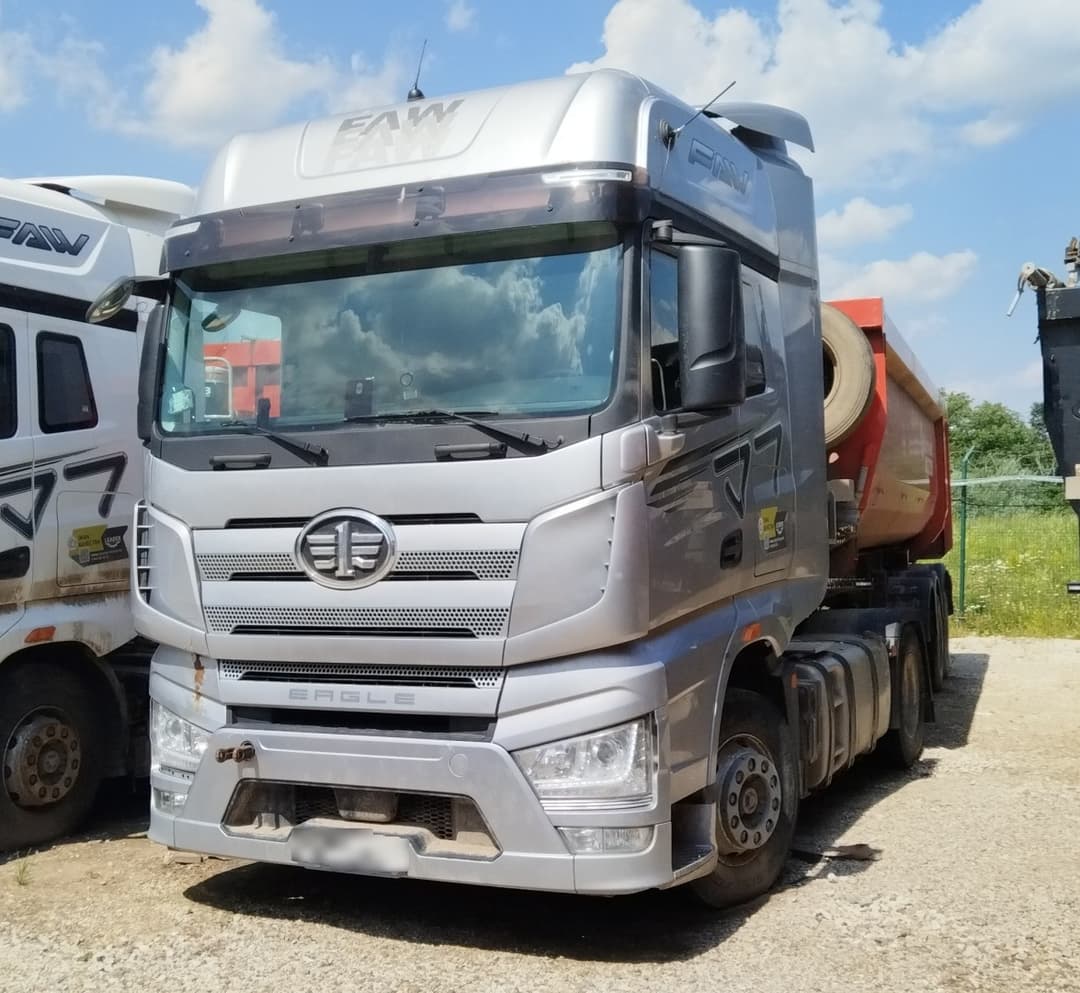 FAW J7 4x2 Седельный тягач - 1