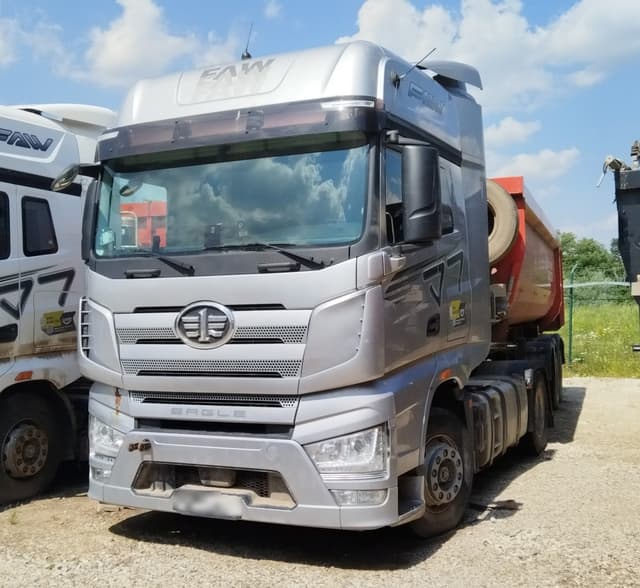 FAW J7 4x2 Седельный тягач - 1