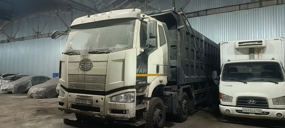 FAW CA 3310 8x4 Самосвал - 1