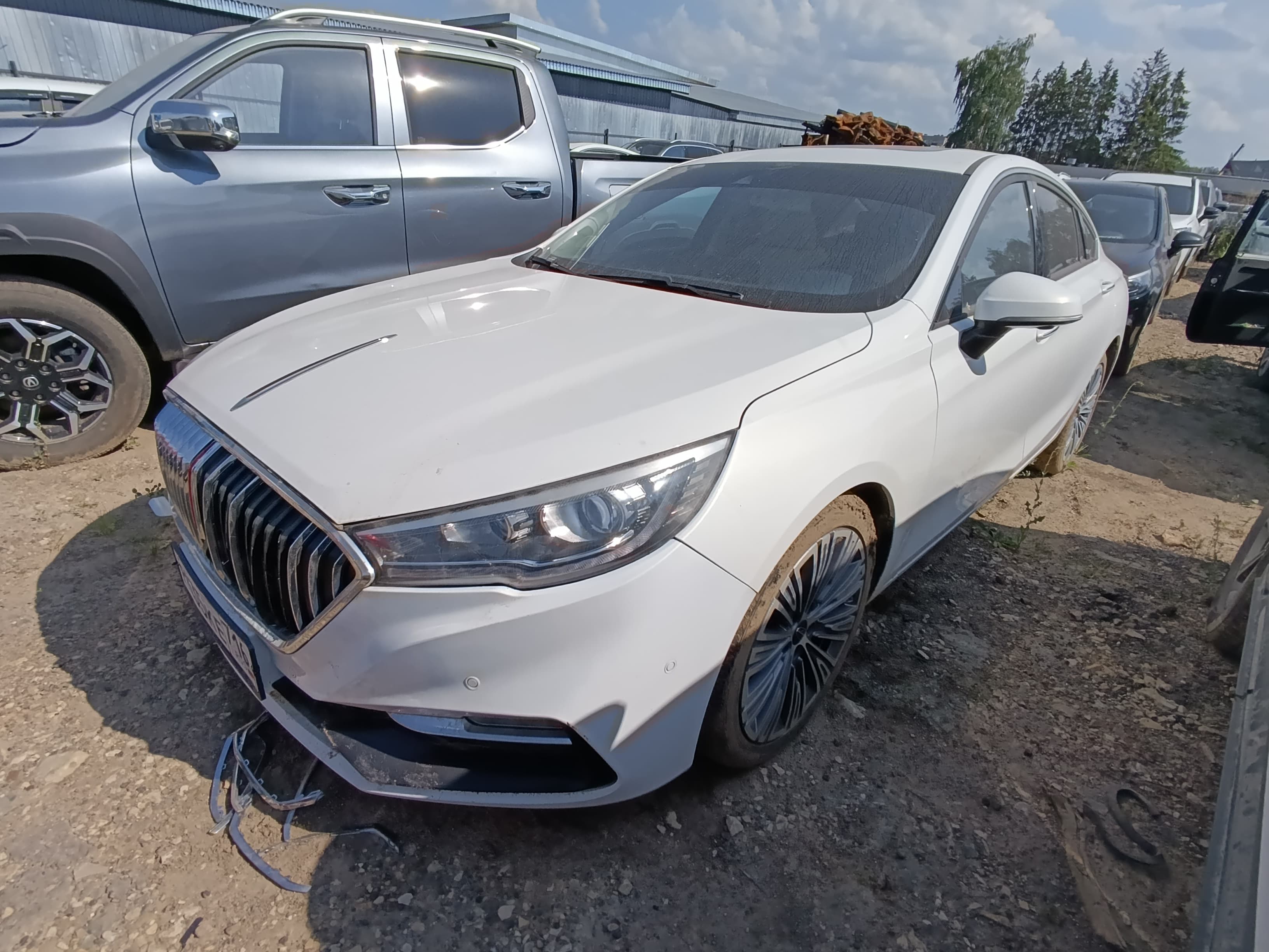 Hongqi H5 - 1