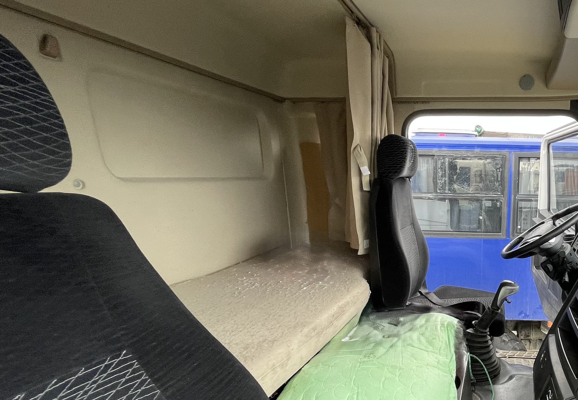 Уралспецтранс 5453* на шасси Shacman SX3258 6x6 Автоцистерна пищевая - 8