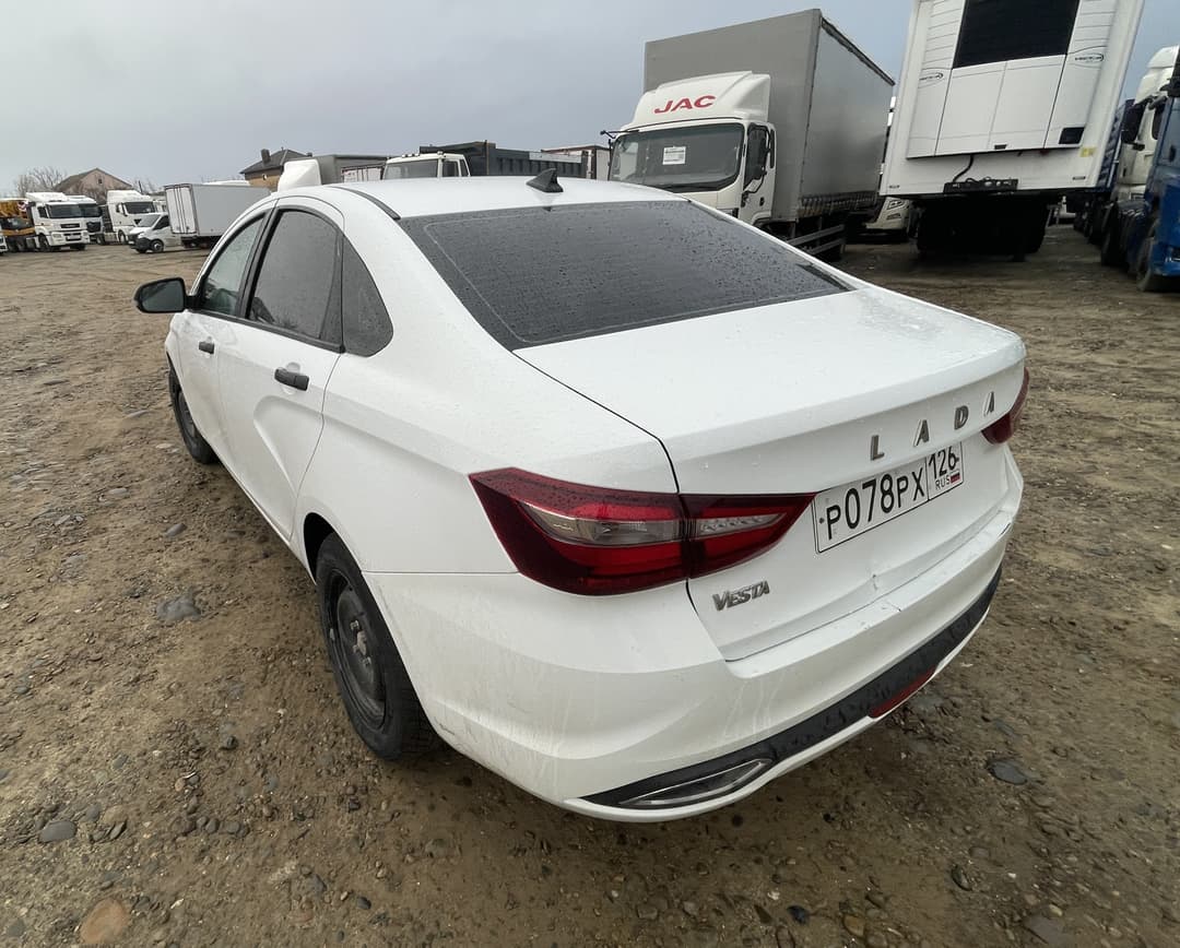Lada Vesta седан - 4