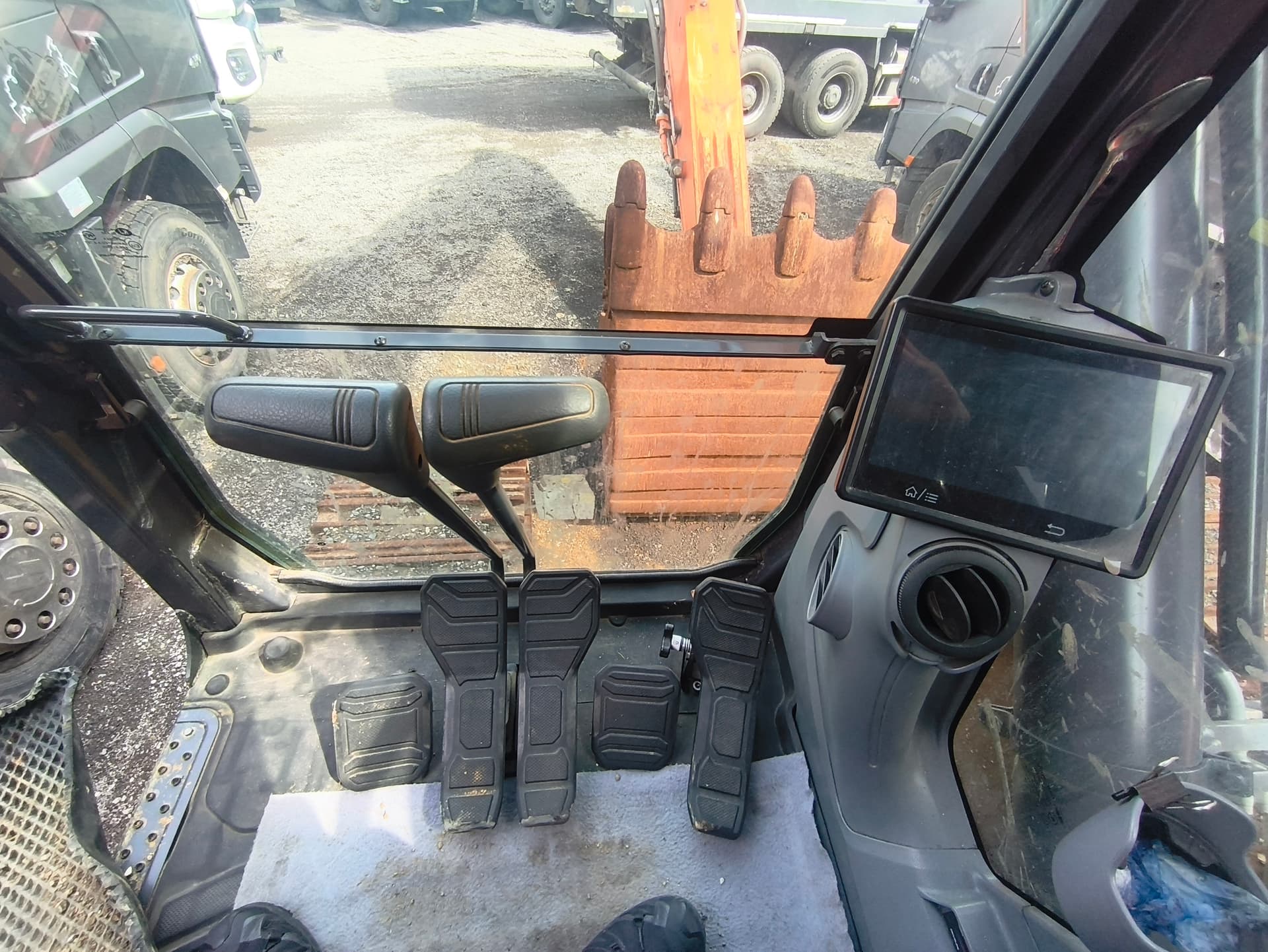 Doosan DX320 Экскаватор - 6