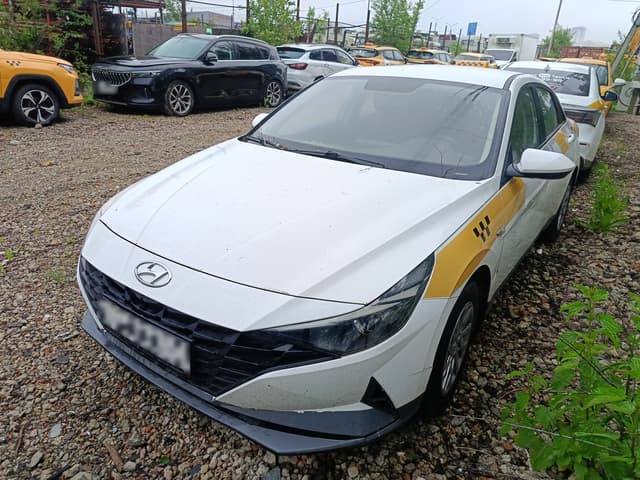 Hyundai Elantra - 1