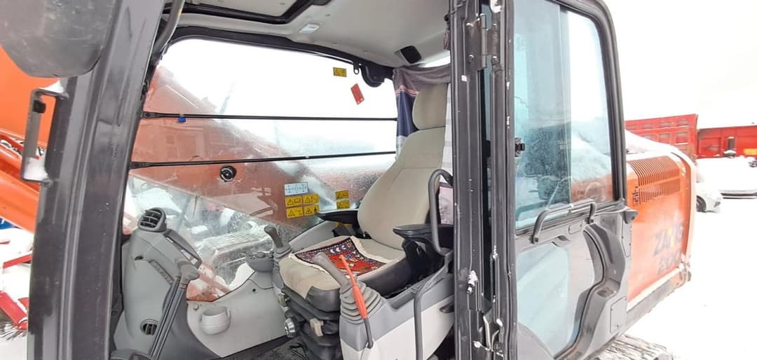 Hitachi ZX200 Экскаватор - 5