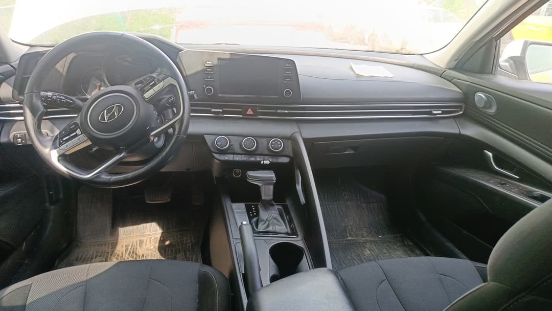 Hyundai Elantra - 5