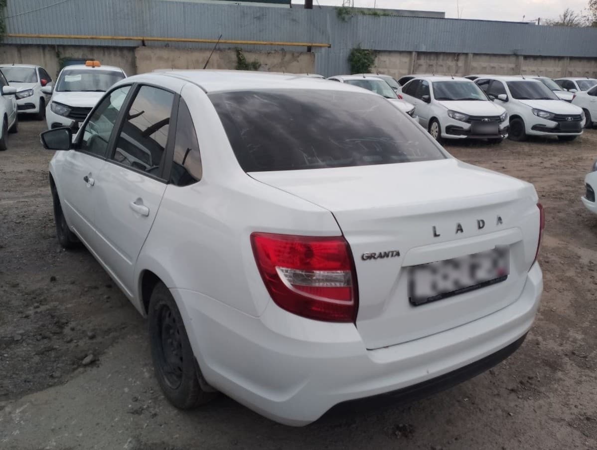 Lada Granta седан - 4