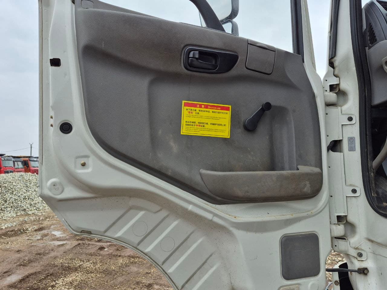Dongfeng KC 8x4 Самосвал - 7