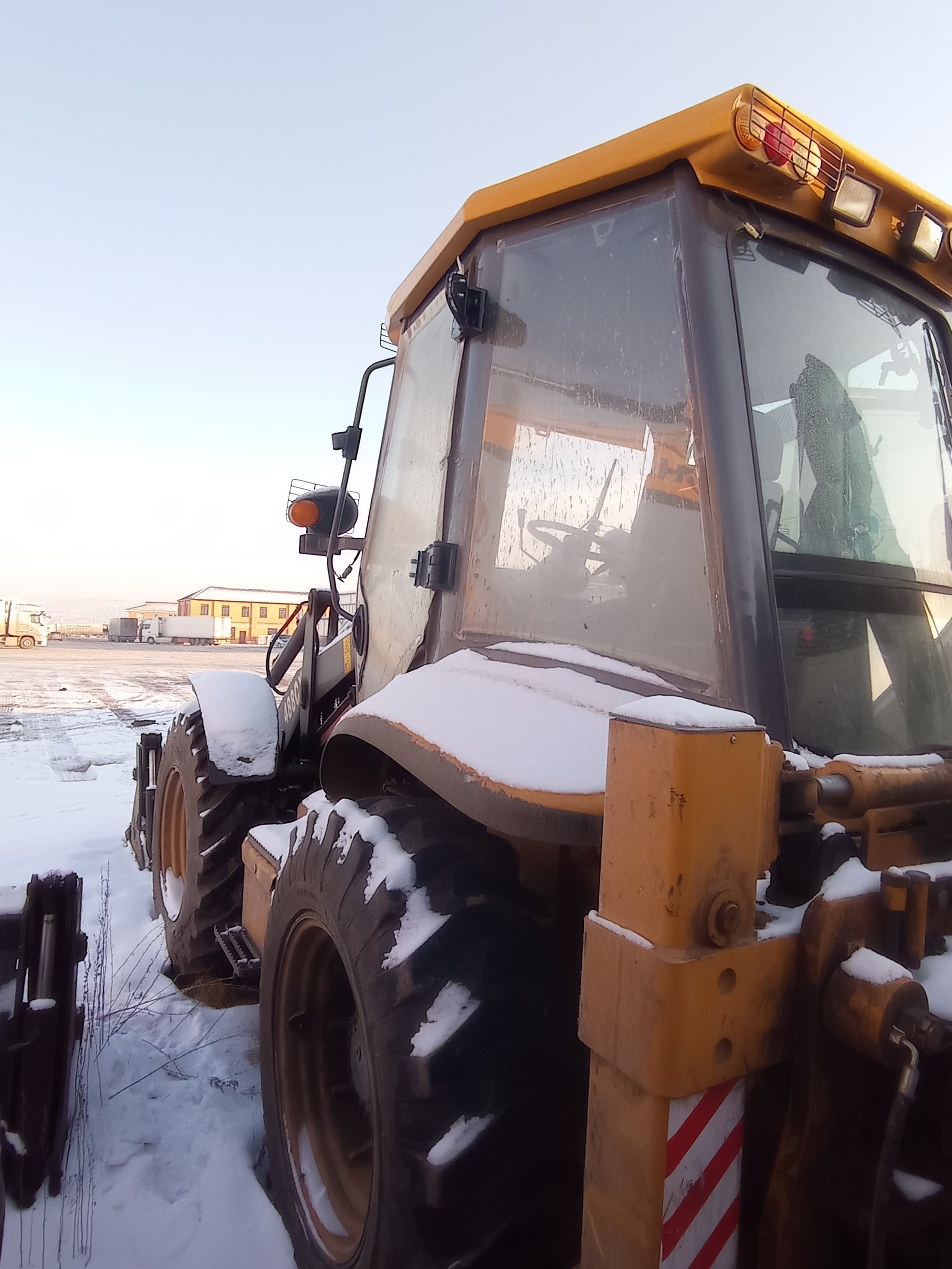 Yugong 488* Экскаватор-погрузчик - 4
