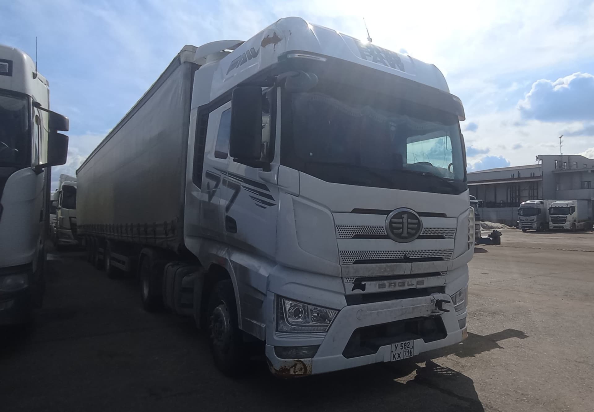 FAW J7 4x2 Седельный тягач - 2