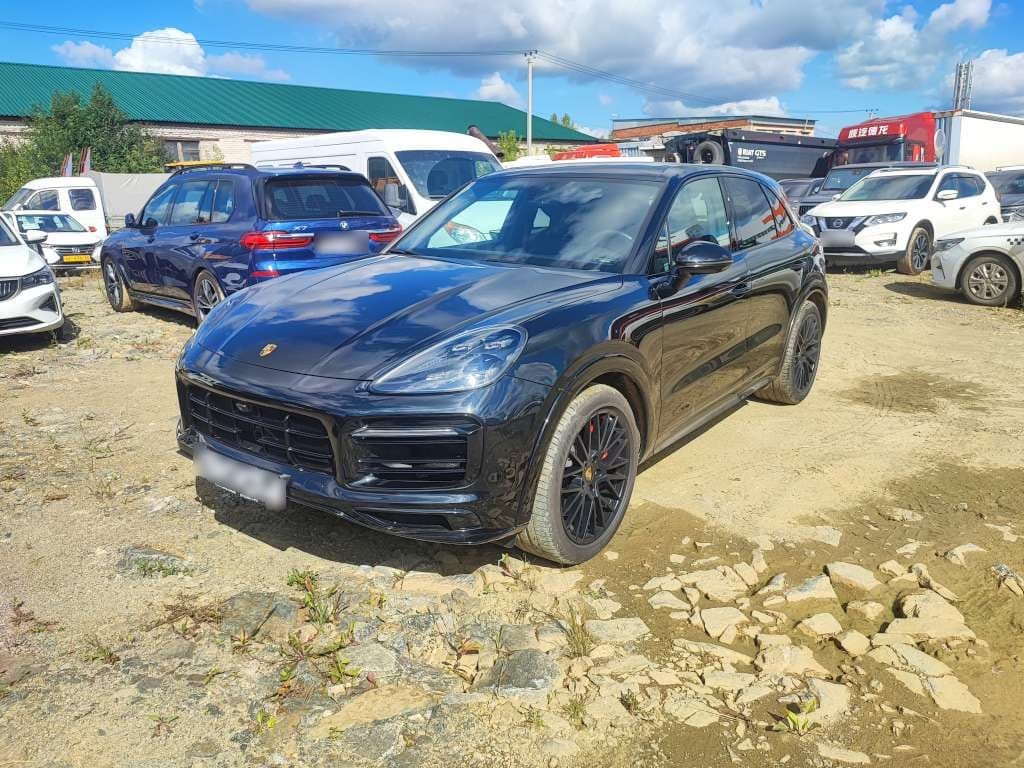 Porsche Cayenne - 1