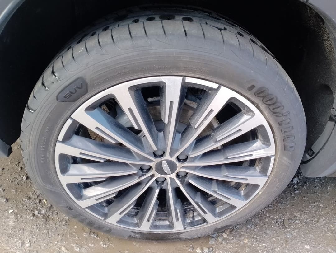 Geely Monjaro - 10