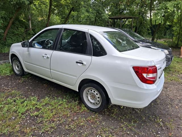 Lada Granta седан - 4