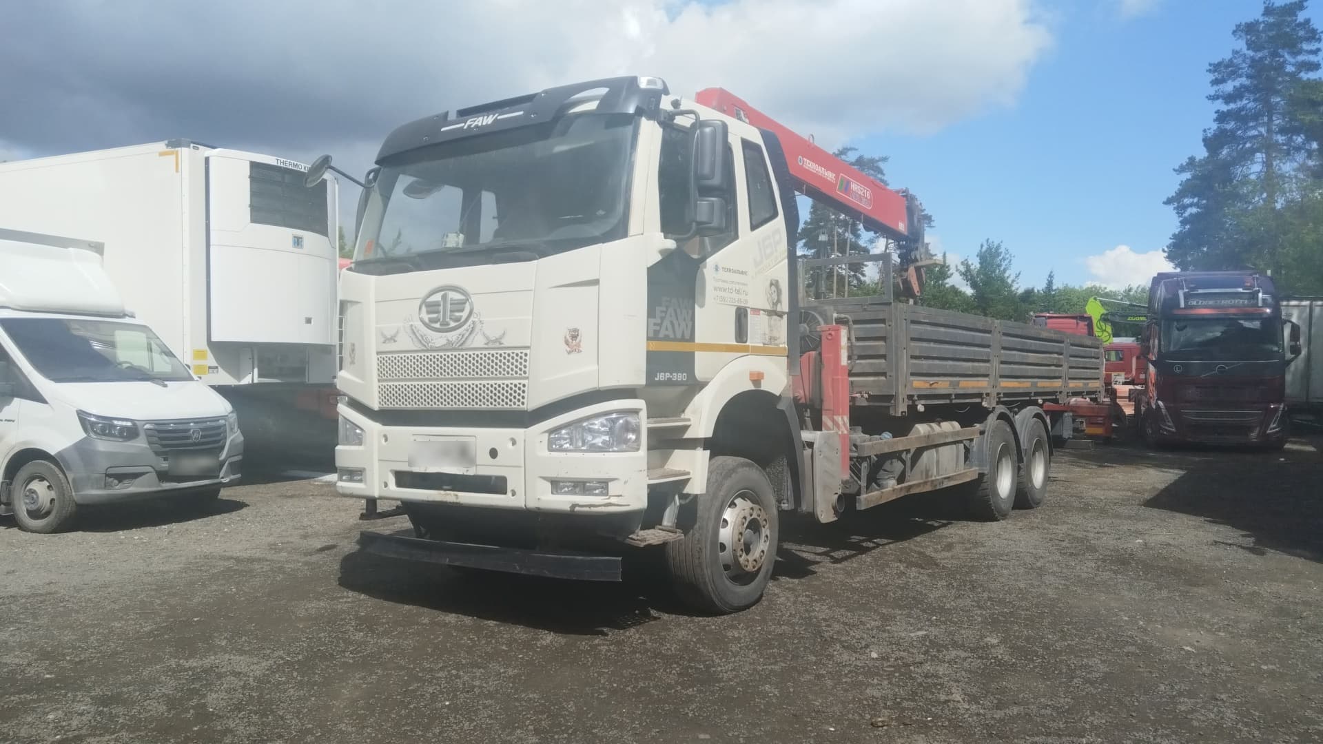 Феникс 78F1* на шасси FAW CA 3250 6х4 Бортовой с КМУ - 1