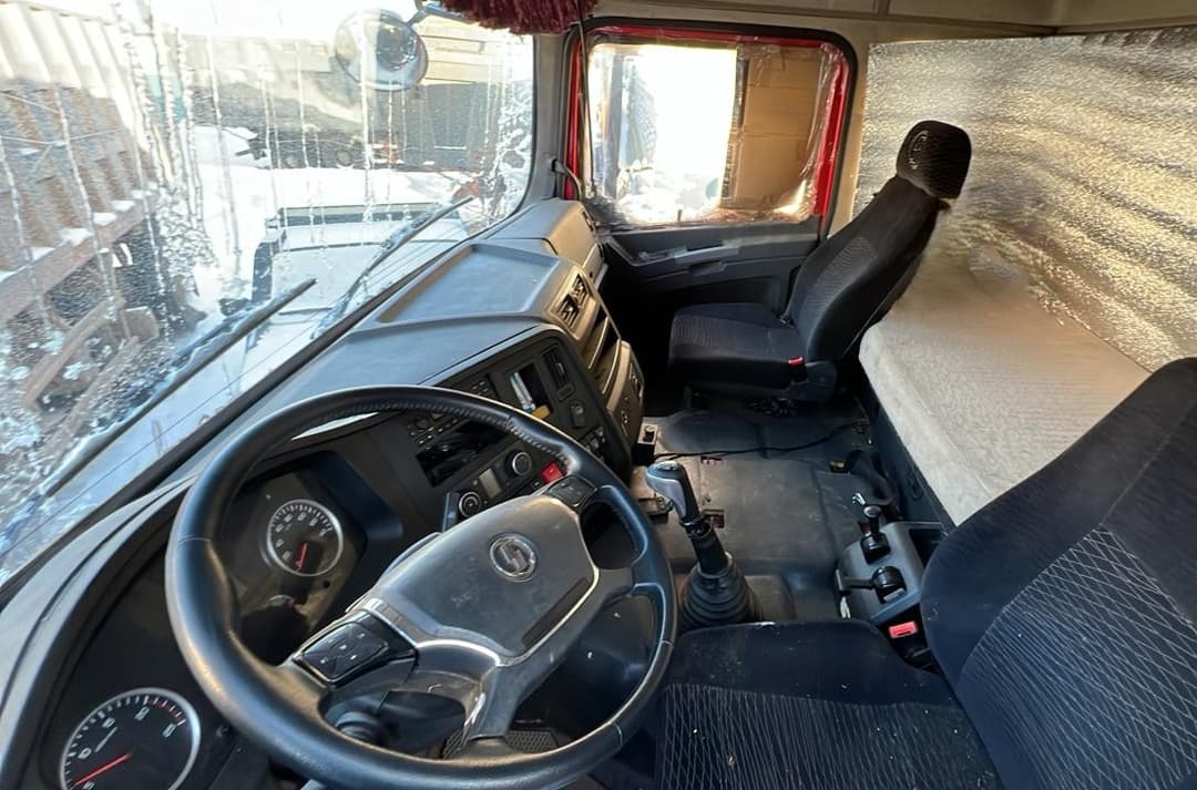 Shacman (Shaanxi) SX* 6x6 Седельный тягач - 6