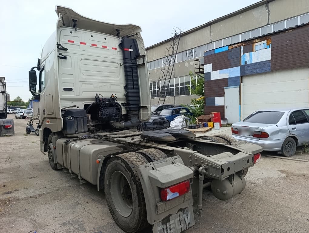Dongfeng DFH 4x2 Седельный тягач - 4