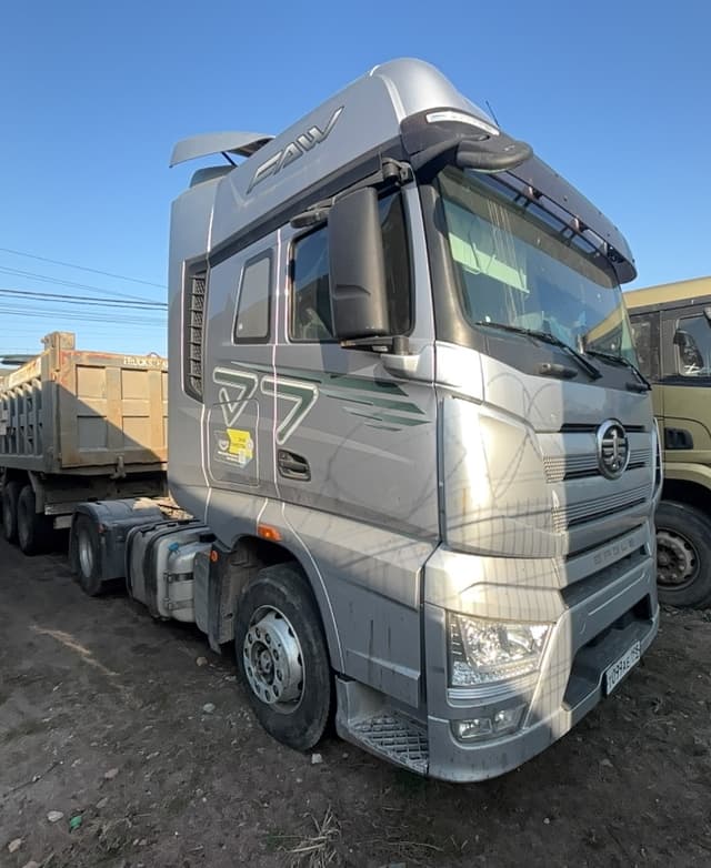 FAW J7 4x2 Седельный тягач - 2