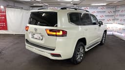 Toyota Land Cruiser 300 - 3