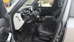 Land Rover Defender 110 - 6