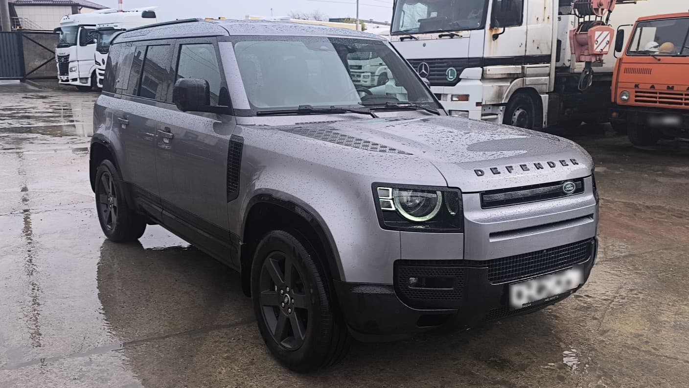 Land Rover Defender 110 - 2