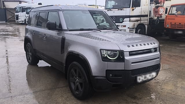 Land Rover Defender 110 - 2