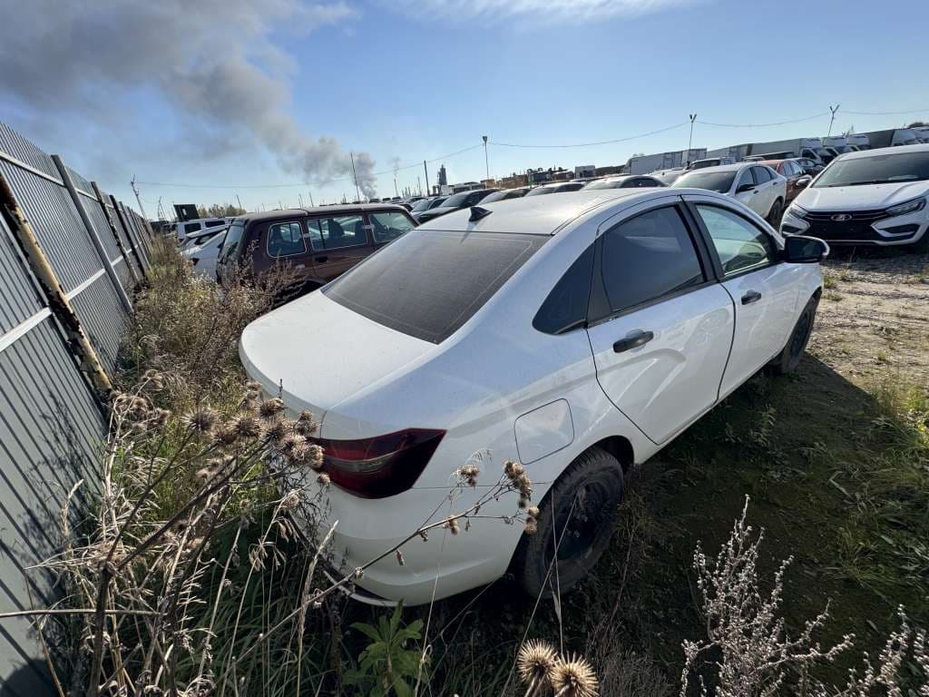 Lada Vesta седан - 3