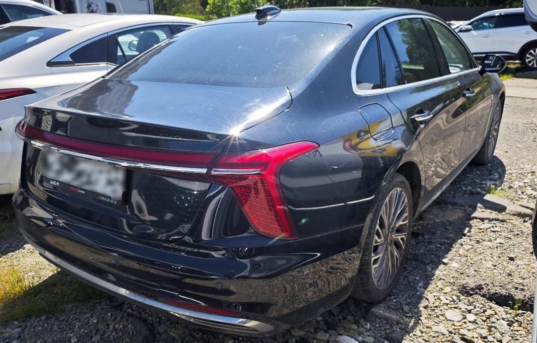 Hongqi H5 - 3