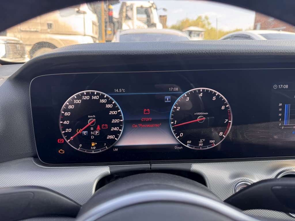 Mercedes-Benz E седан - 7