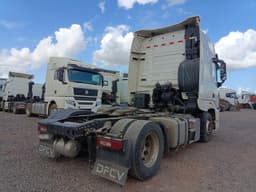 Dongfeng DFH 4x2 Седельный тягач - 3