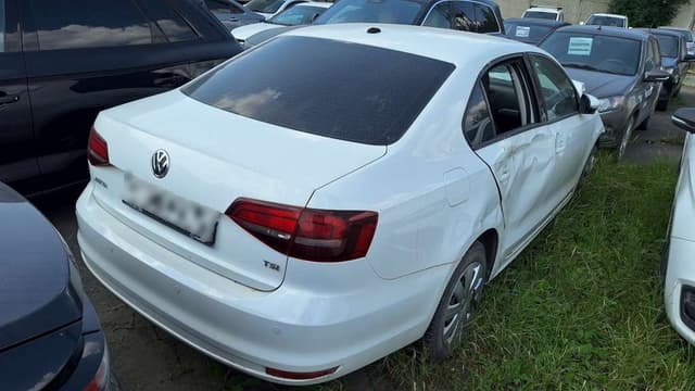 Volkswagen Jetta - 3