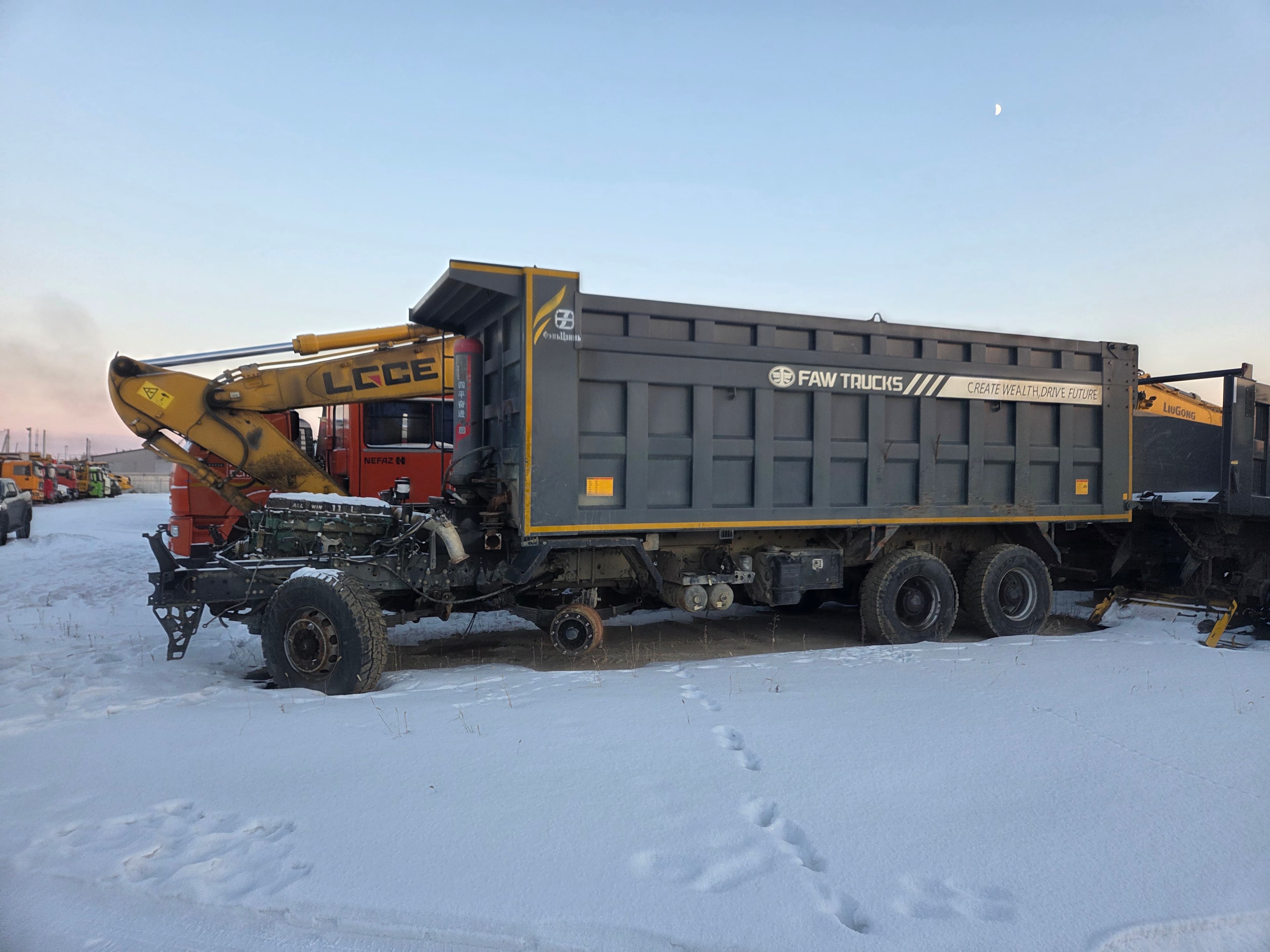 FAW J6 8x4 Самосвал - 3