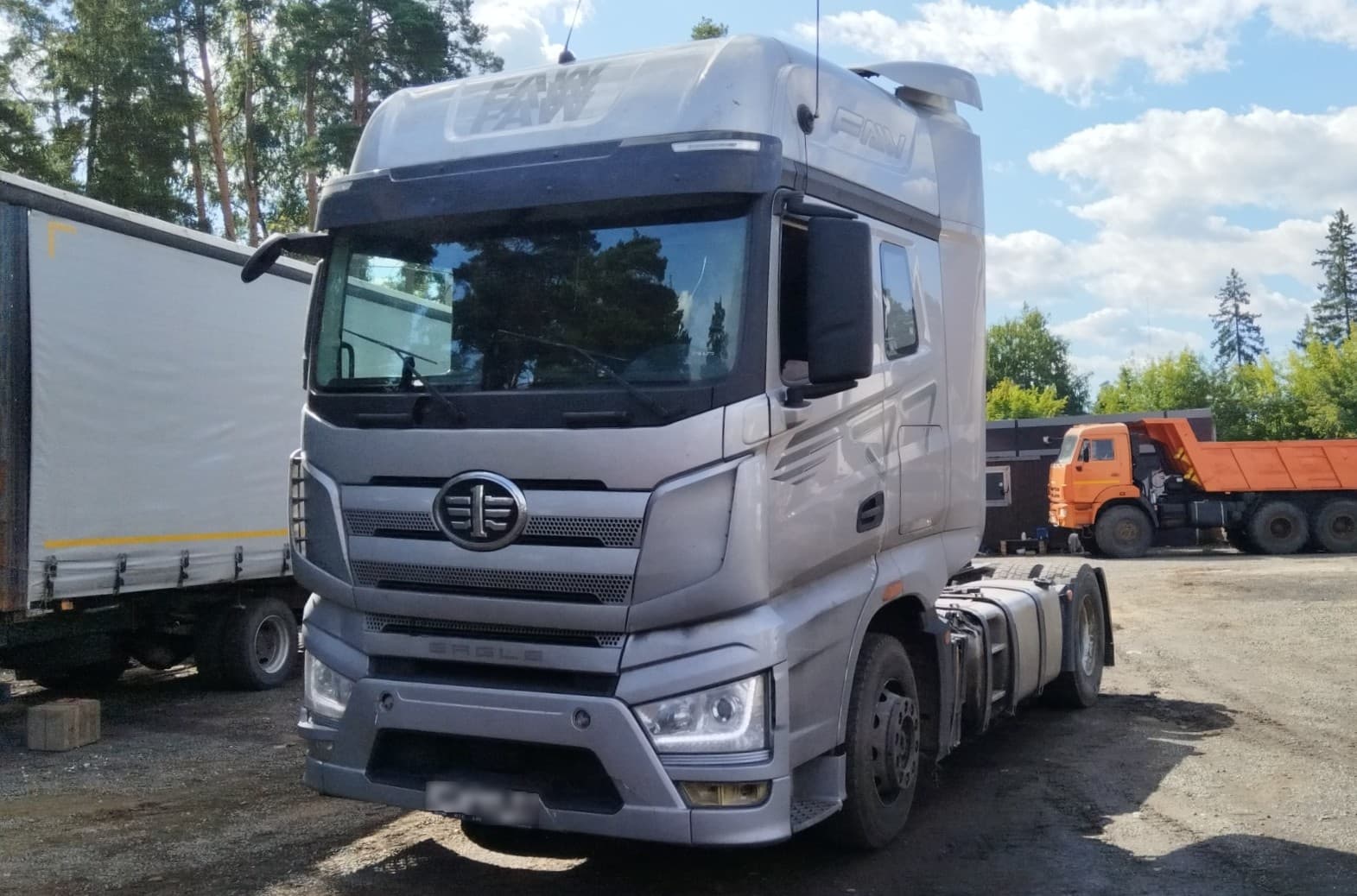 FAW J7 4x2 Седельный тягач - 1