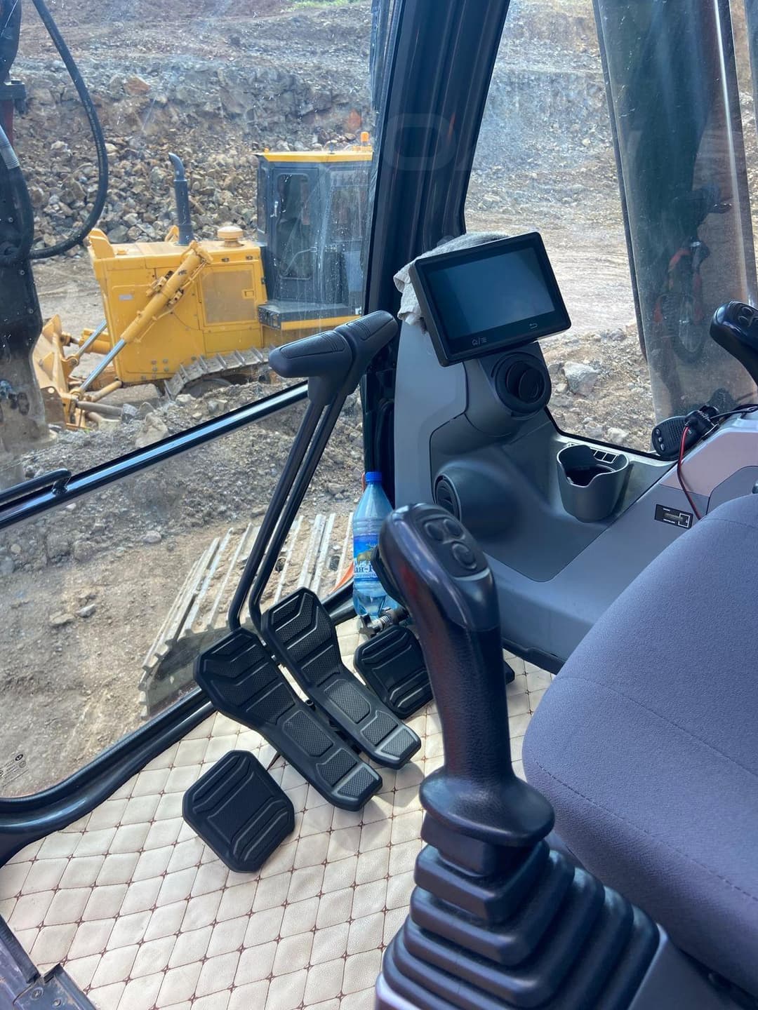 Doosan DX225 Экскаватор - 7