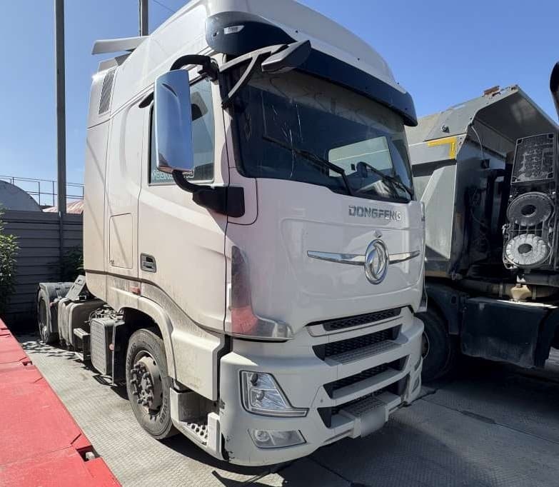 Dongfeng DFH 4x2 Седельный тягач - 2