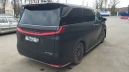 Lexus LM 350h - 3