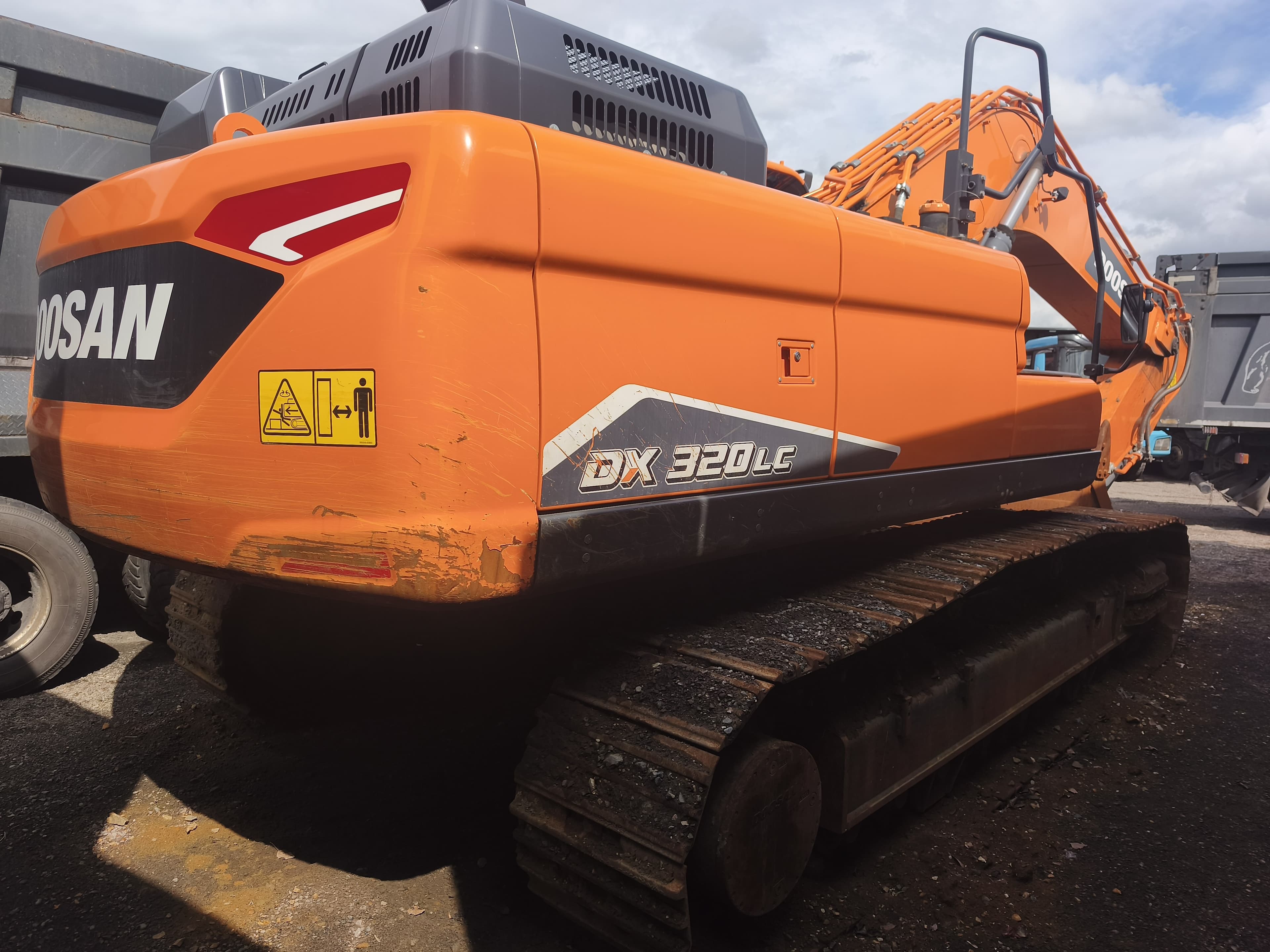 Doosan DX320 Экскаватор - 3