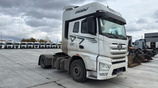 FAW J7 4x2 Седельный тягач - 2