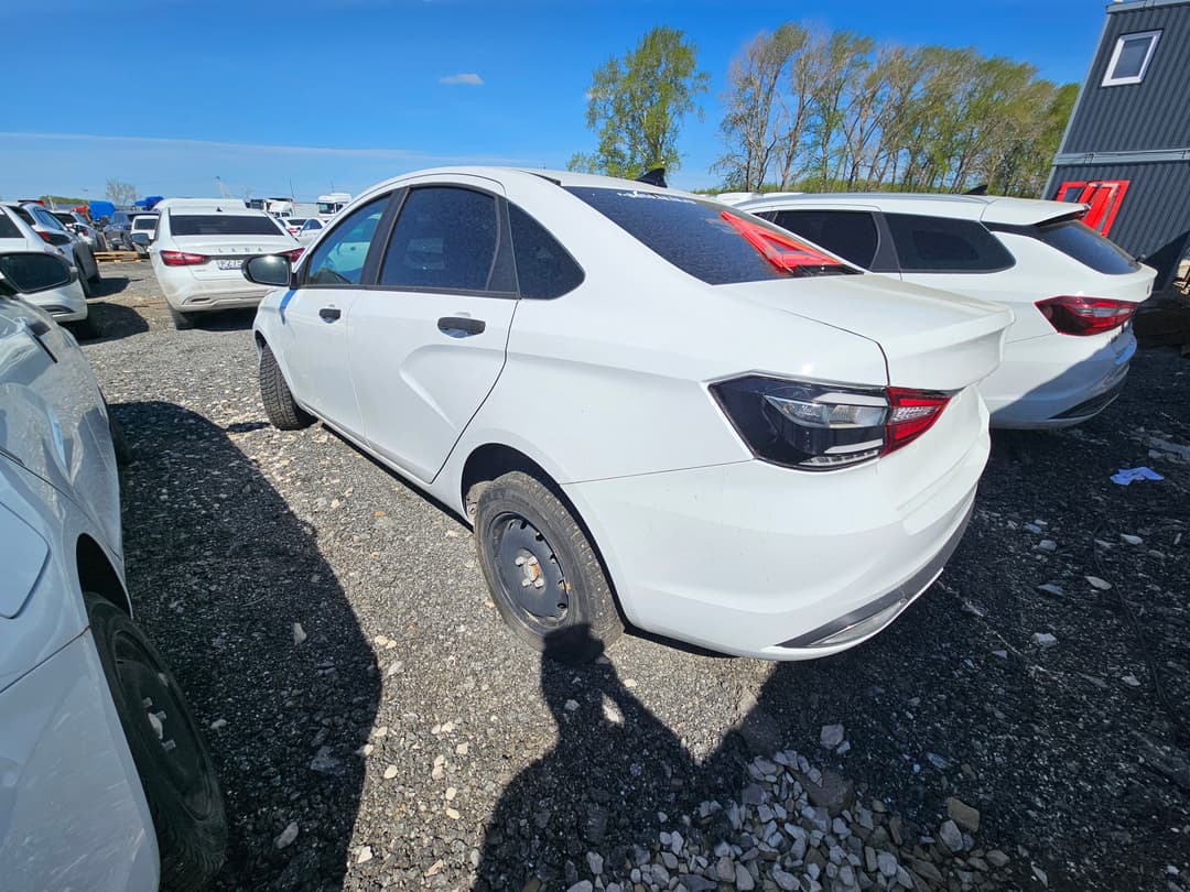 Lada Vesta седан - 4