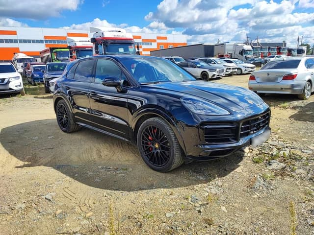 Porsche Cayenne - 2