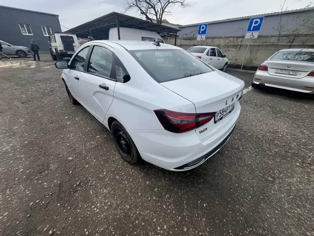 Lada Vesta седан - 4