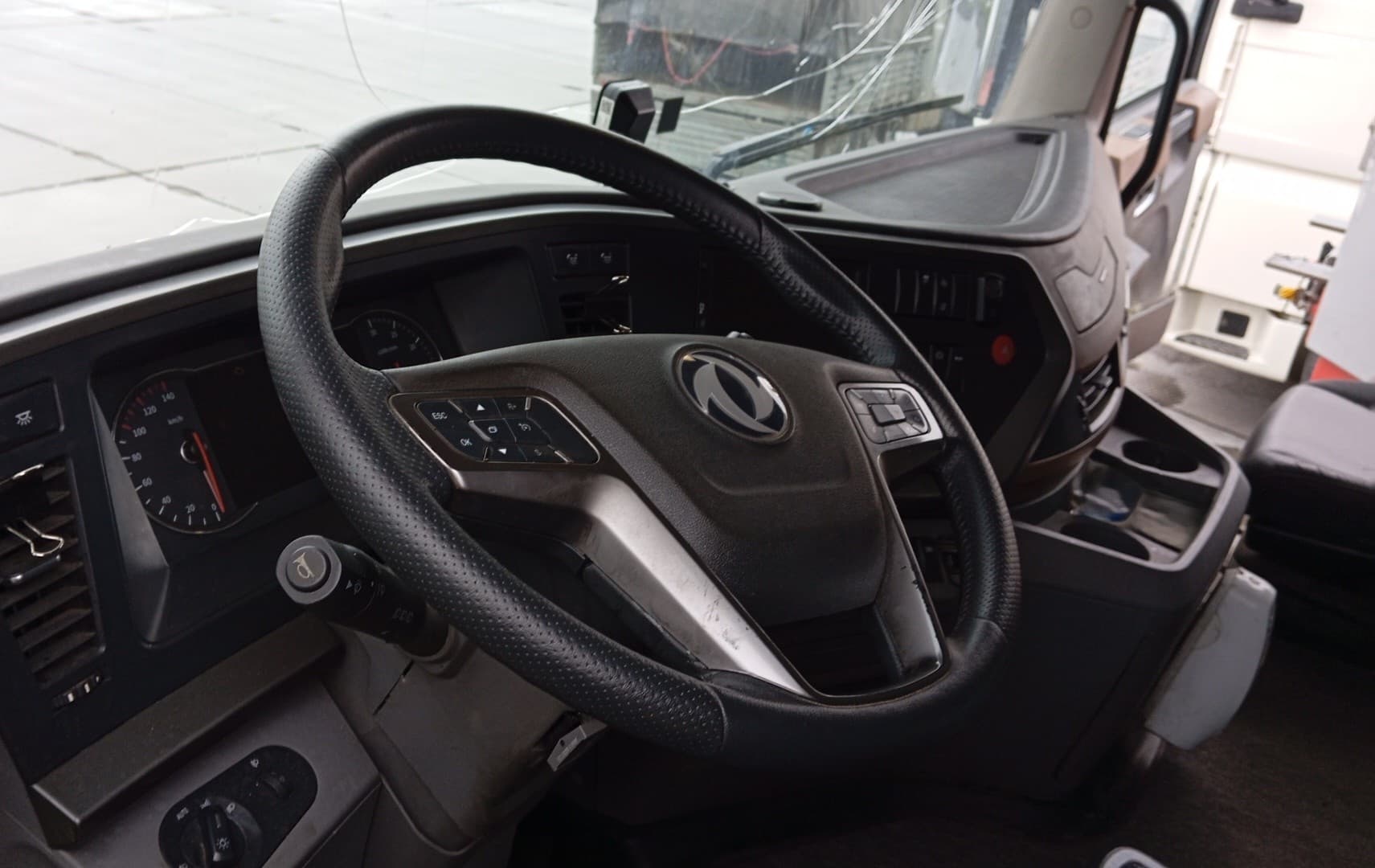 Dongfeng DFH 4x2 Седельный тягач - 6
