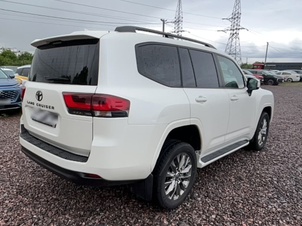 Toyota Land Cruiser 300 - 3