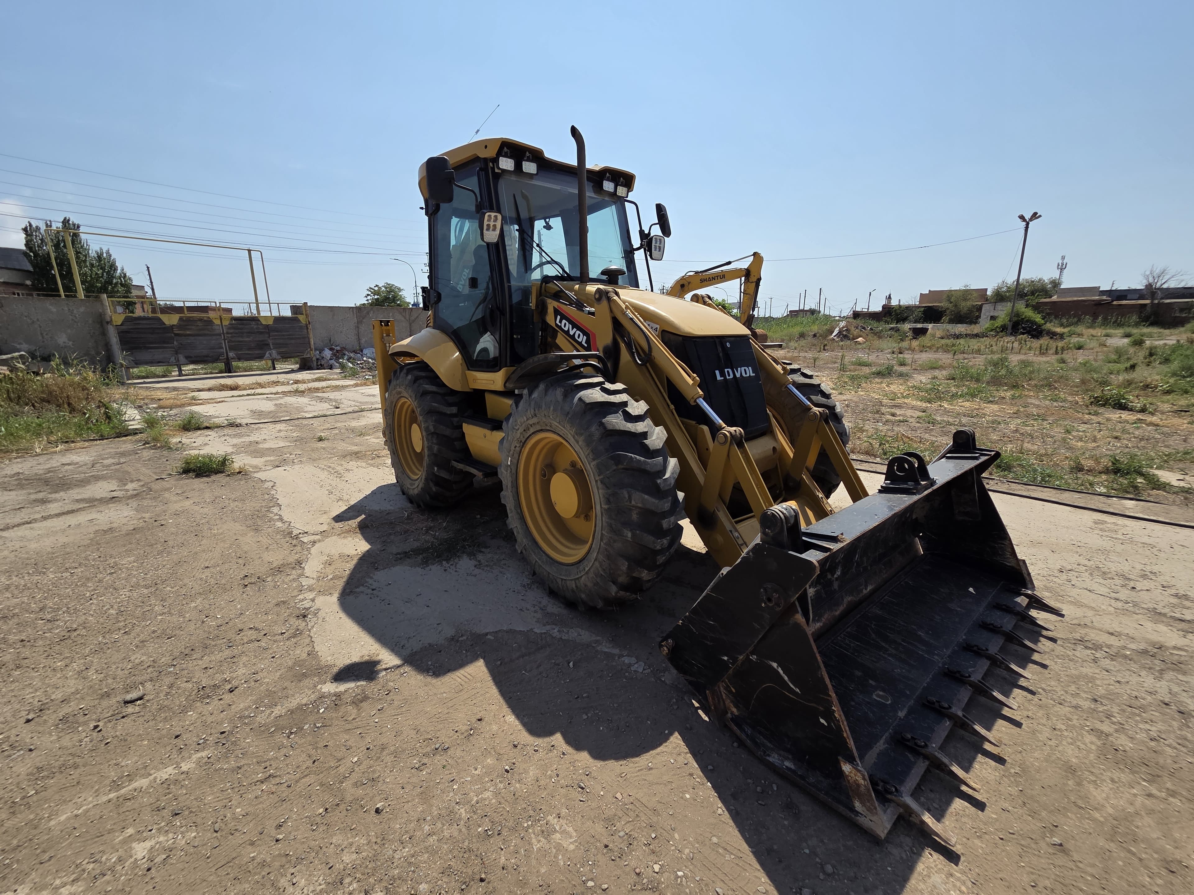 Lovol FLB468 Экскаватор-погрузчик - 2