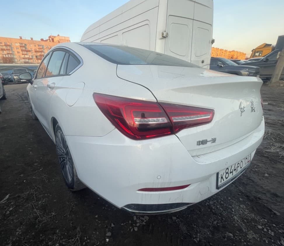 Hongqi H5 - 4