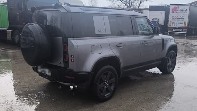 Land Rover Defender 110 - 3